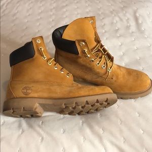 Men’s size 7 wheat Timberlands - HARDLY WORN